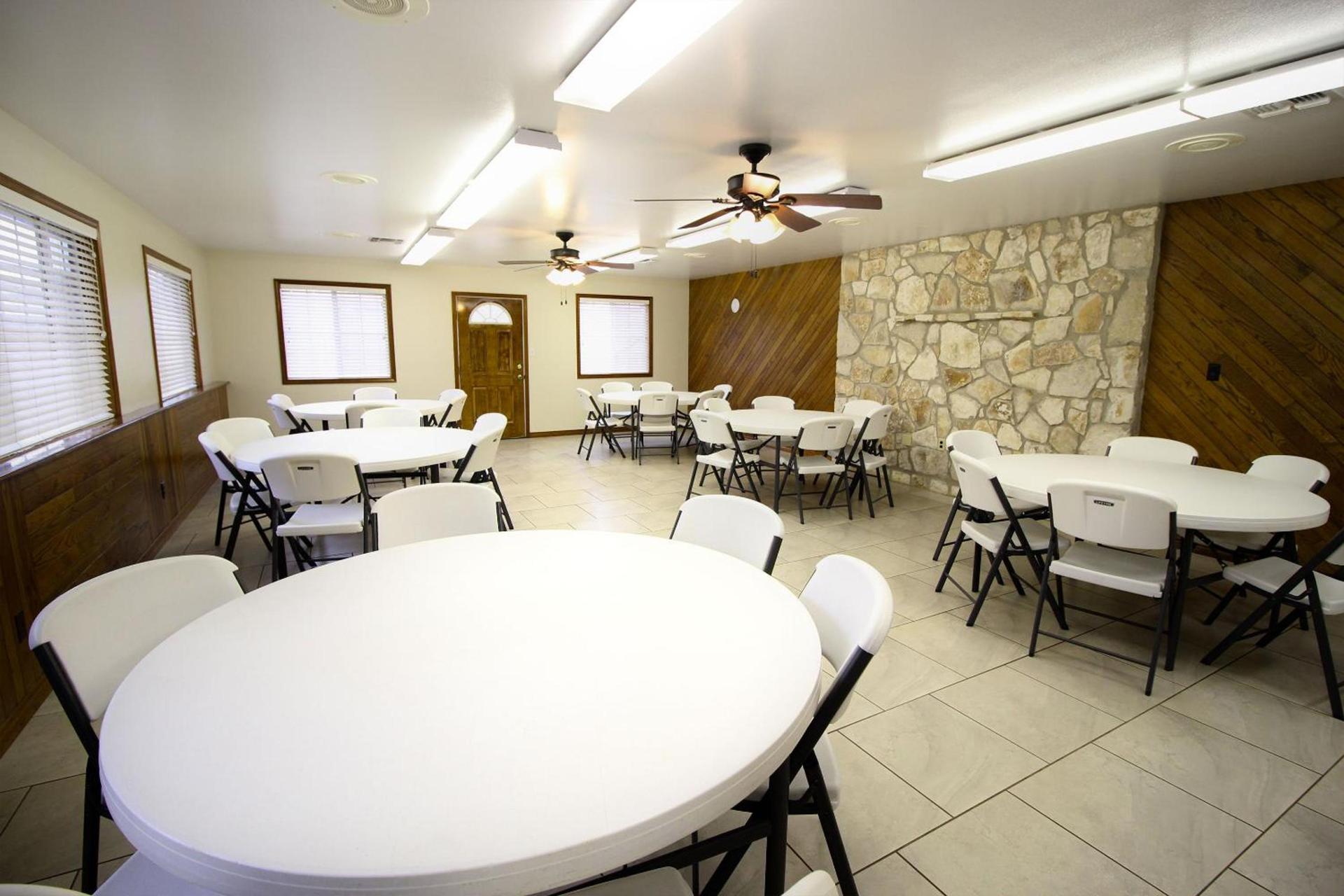Peach Tree Inn & Suites photo 65