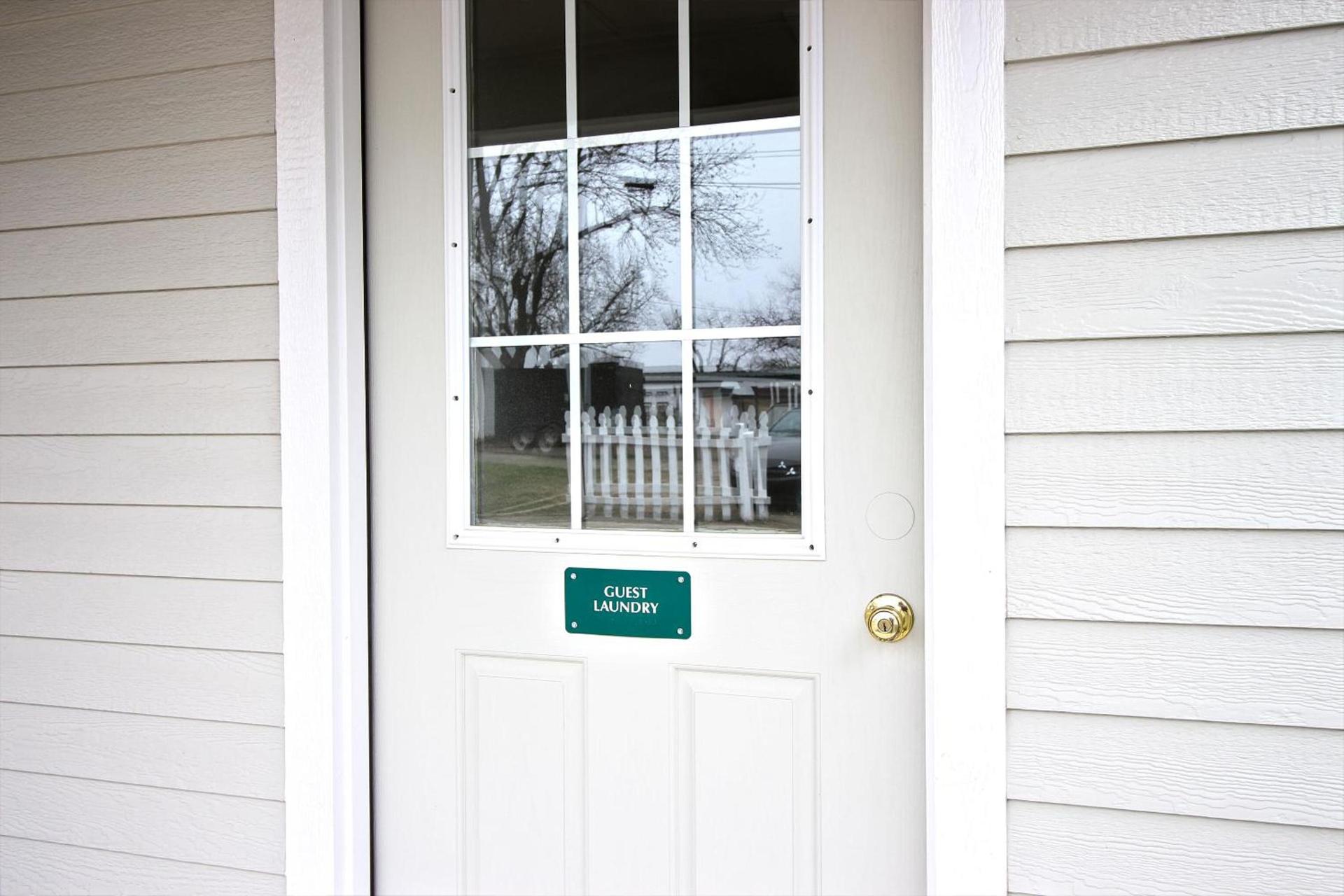 Peach Tree Inn & Suites photo 69