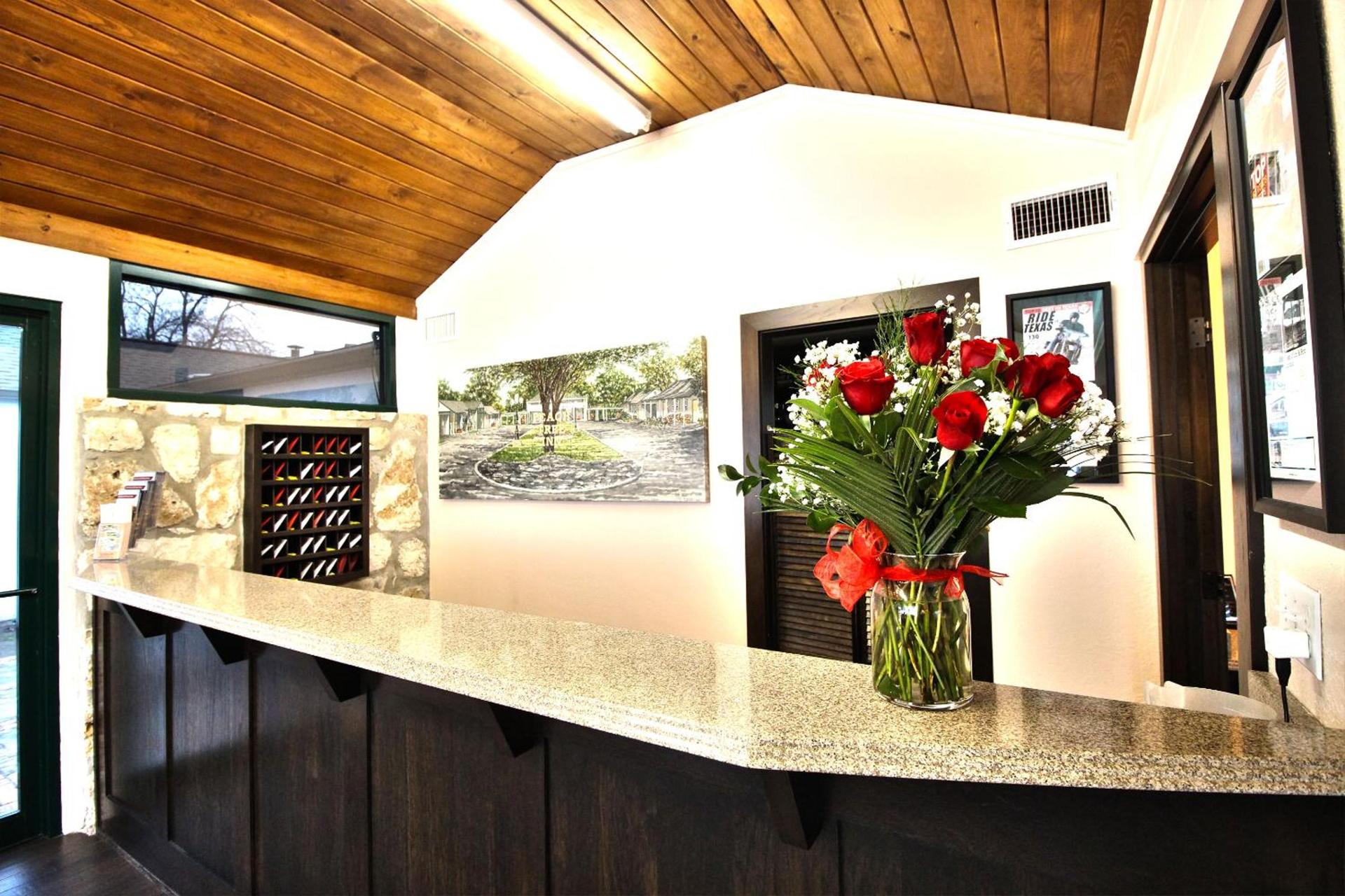 Peach Tree Inn & Suites photo 59