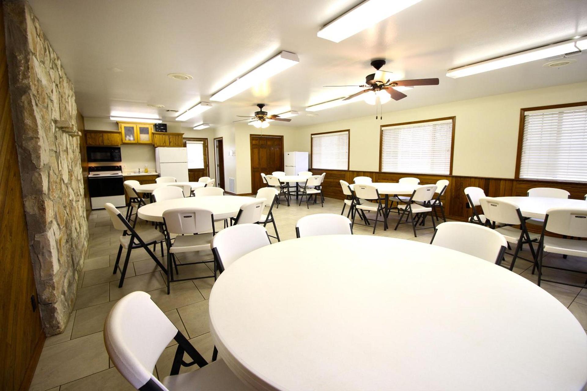Peach Tree Inn & Suites photo 64