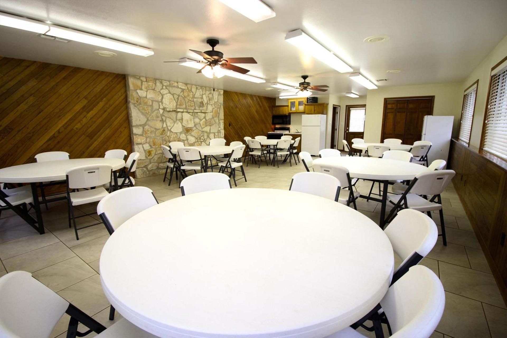 Peach Tree Inn & Suites photo 66