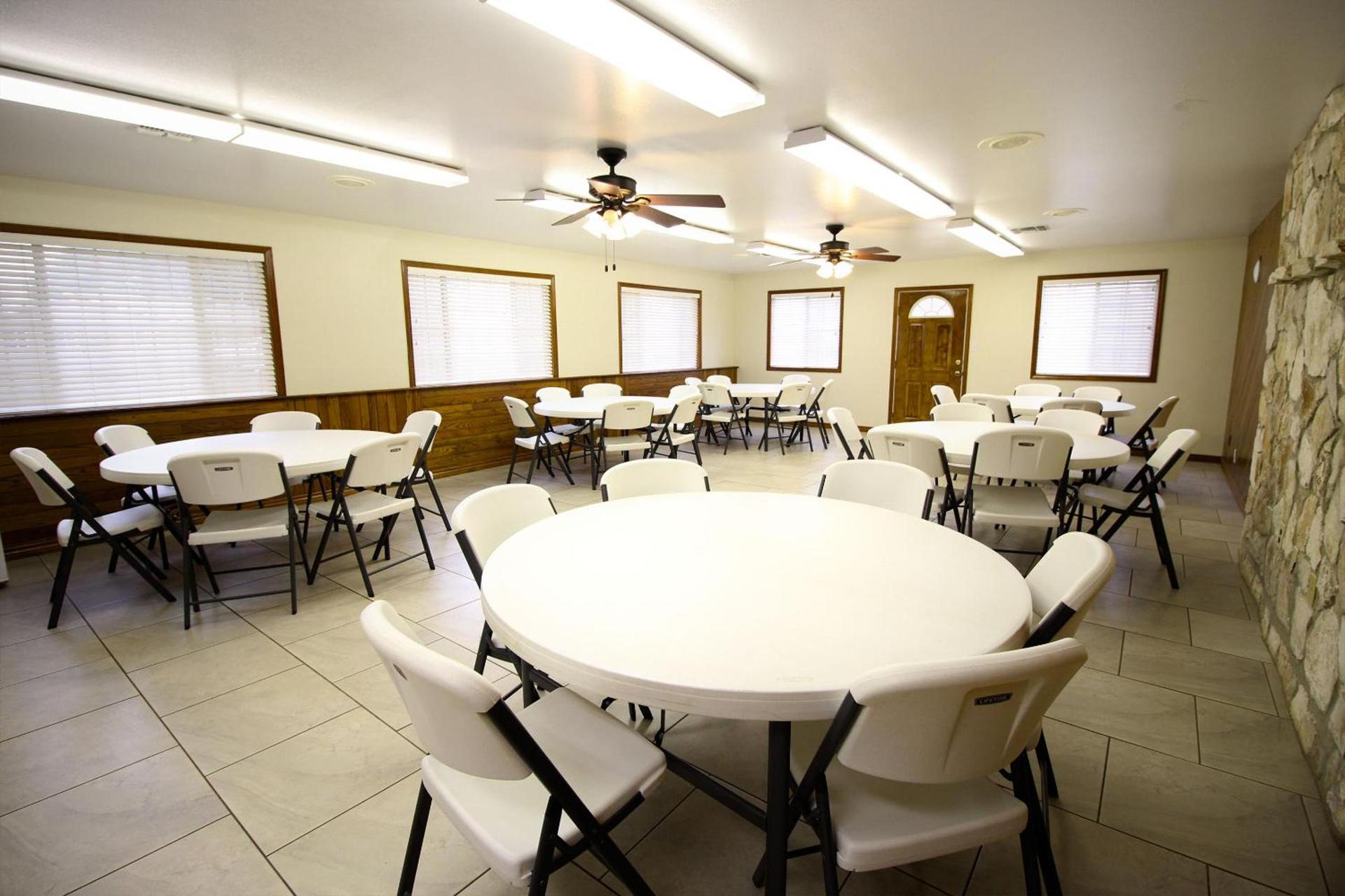 Peach Tree Inn & Suites photo 63