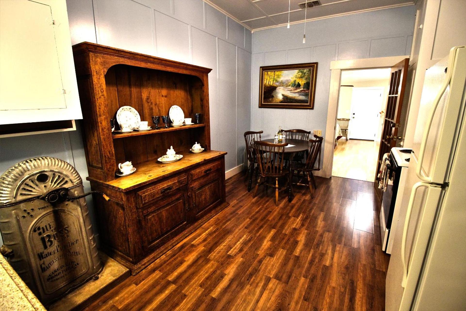 Peach Tree Inn & Suites photo 8