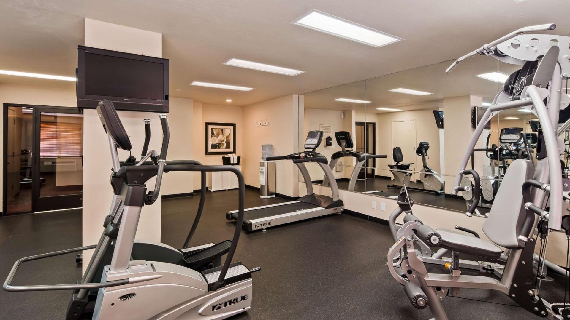 Wyndham Tucson Airport Hotel & Conference Center photo 11