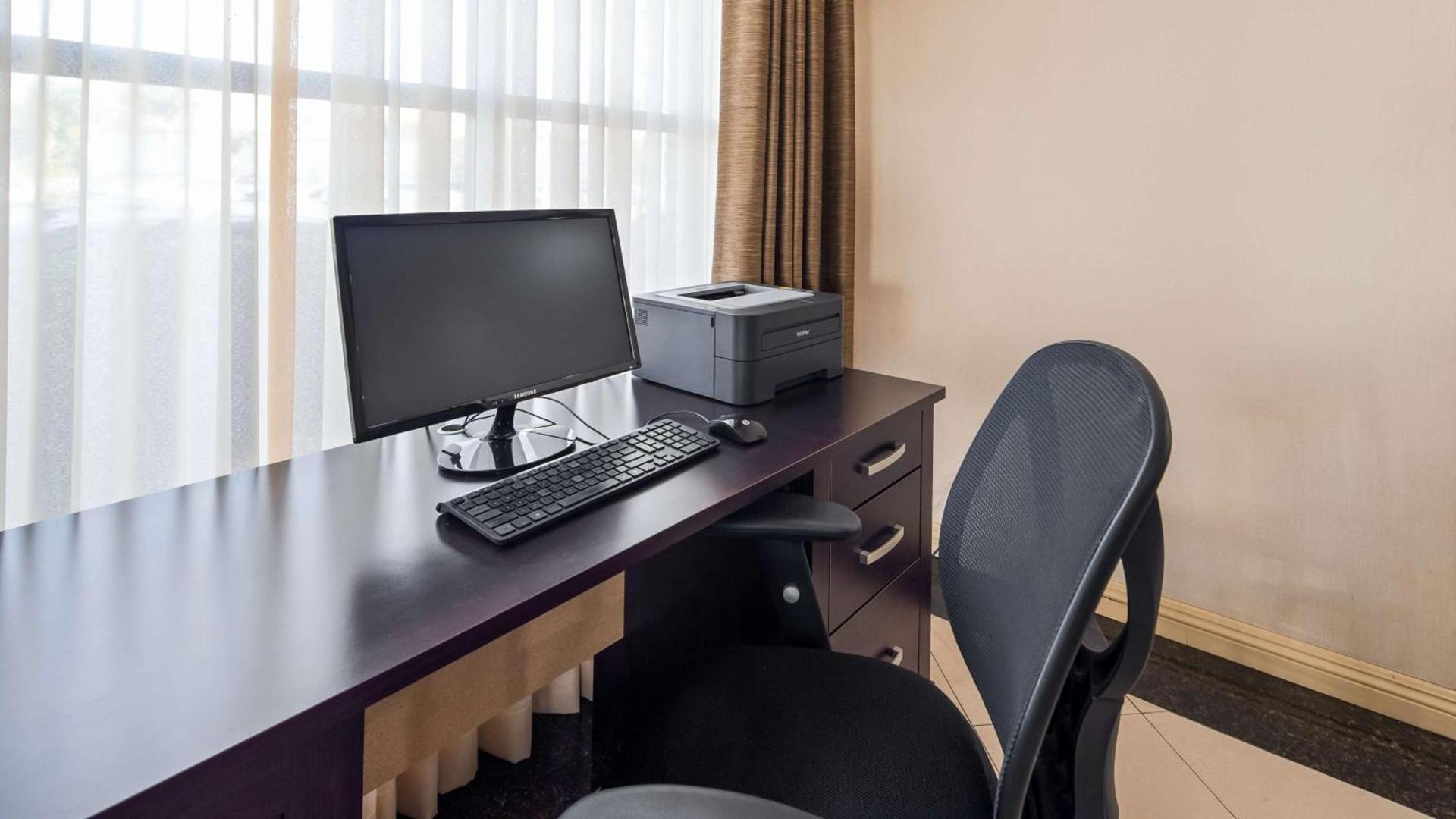 Best Western Norwalk Inn photo 9