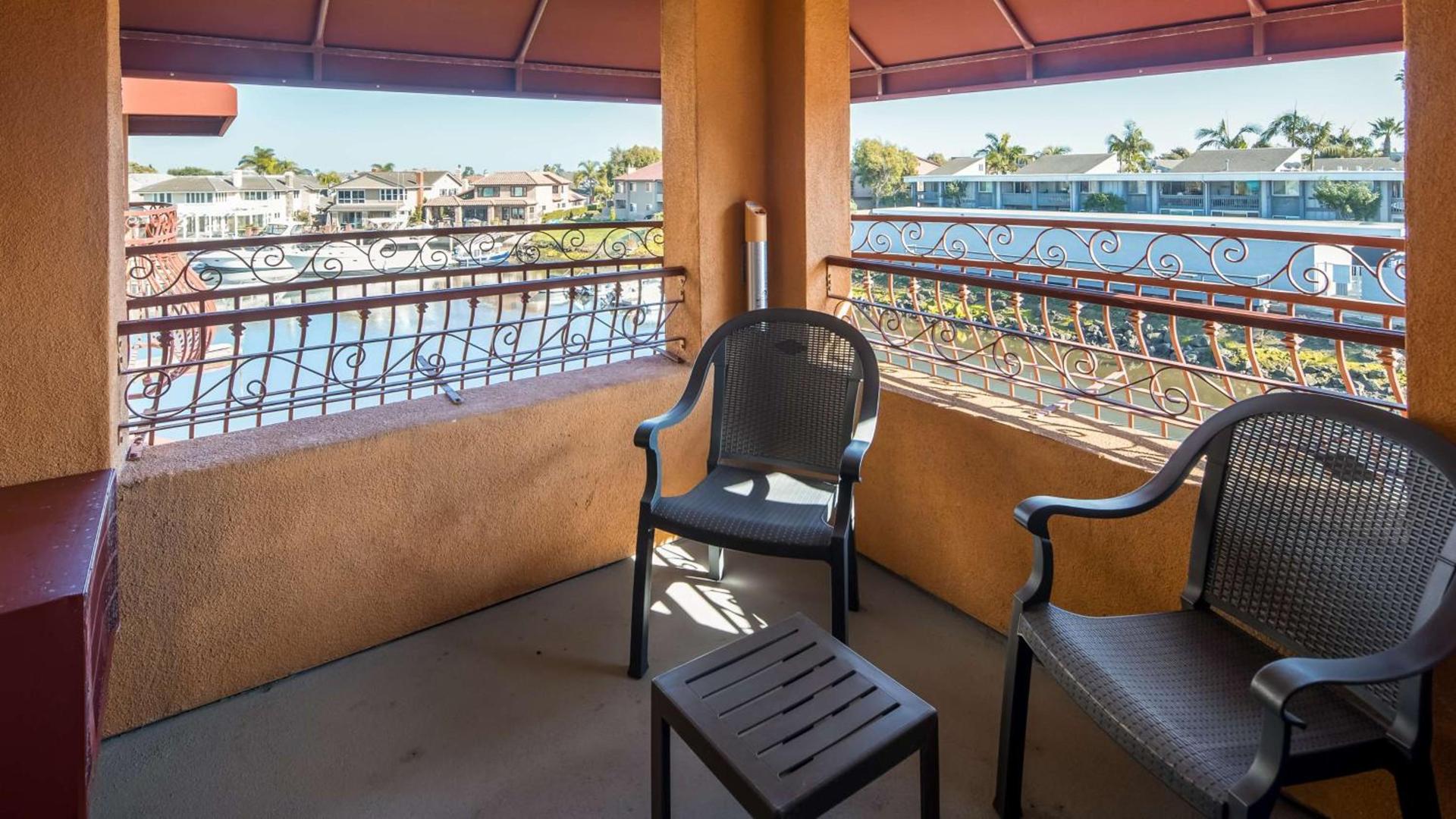 Best Western Harbour Inn & Suites Huntington - Sunset Beach photo 23