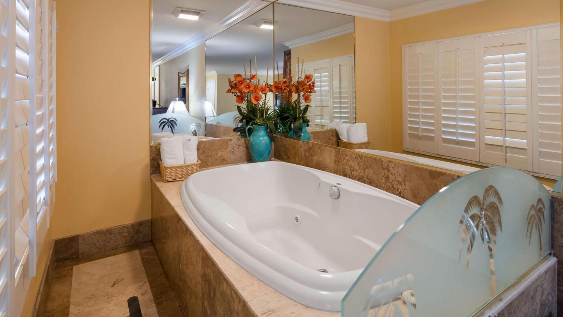 Best Western Harbour Inn & Suites Huntington - Sunset Beach photo 19