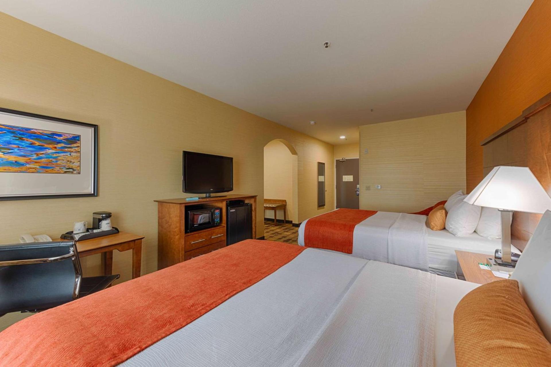 Best Western Plus Delta Inn & Suites photo 8