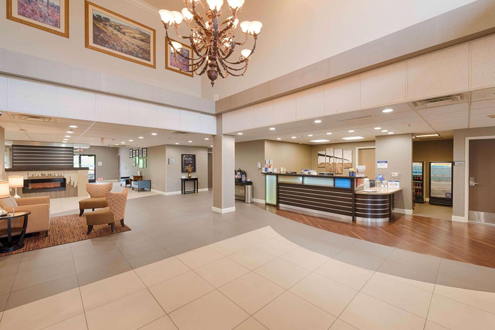Best Western Plus Delta Inn & Suites photo 12
