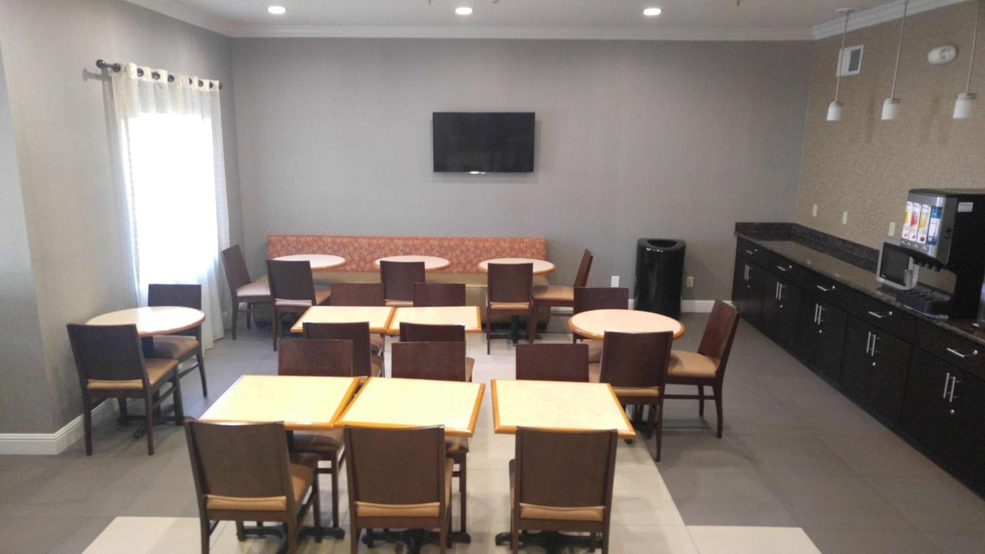 Best Western Plus Delta Inn & Suites photo 6
