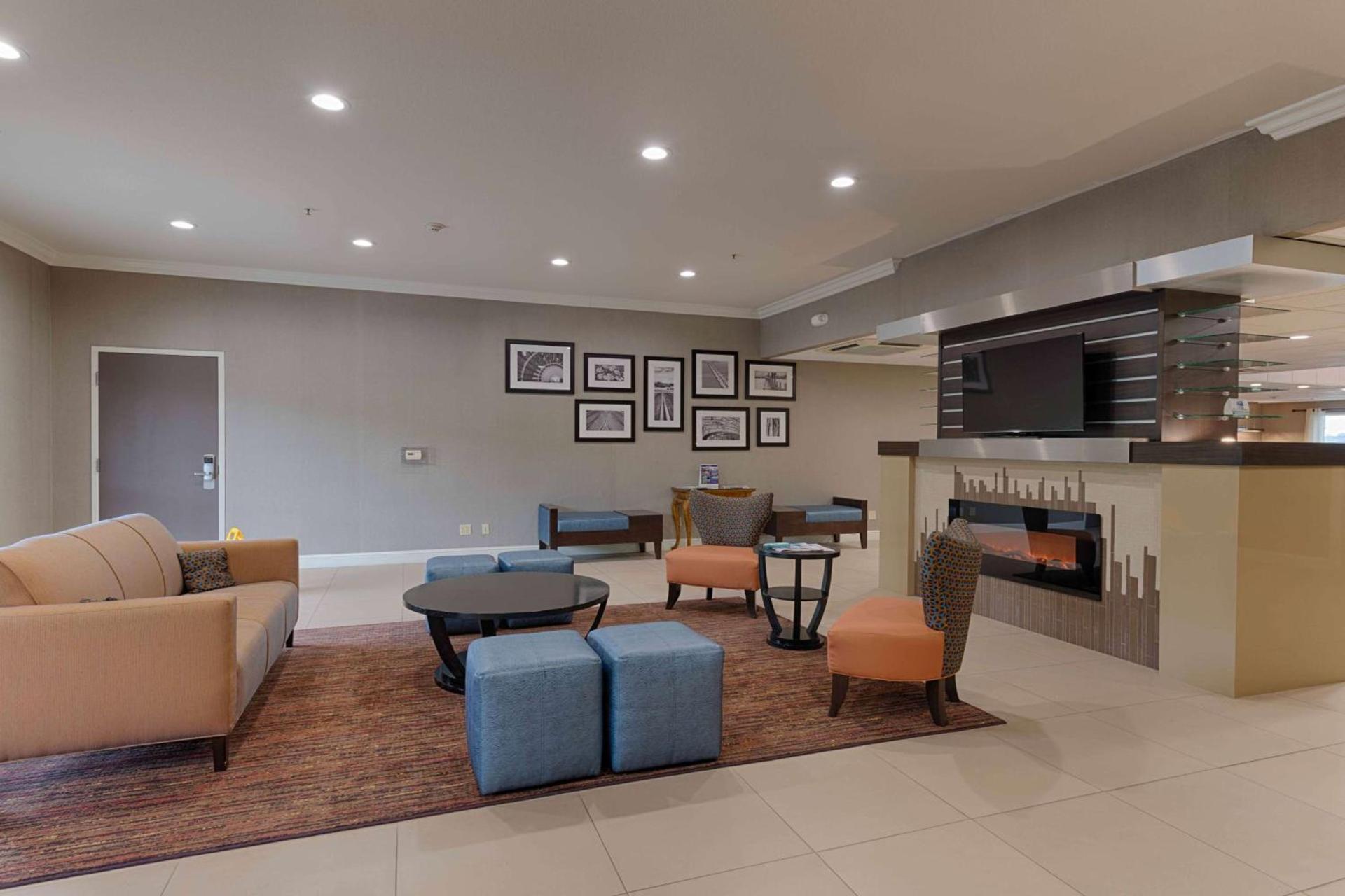 Best Western Plus Delta Inn & Suites photo 5