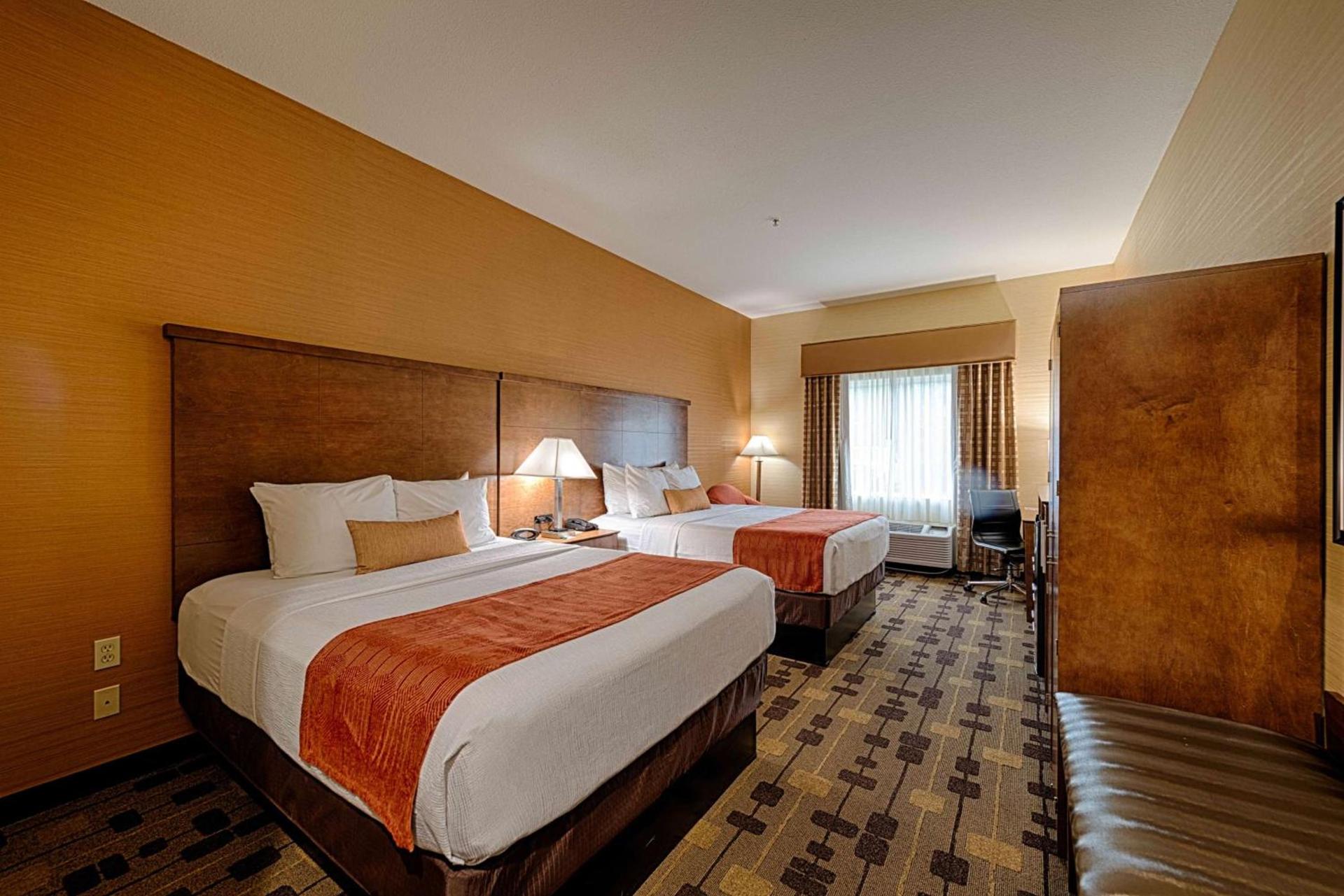 Best Western Plus Delta Inn & Suites photo 4
