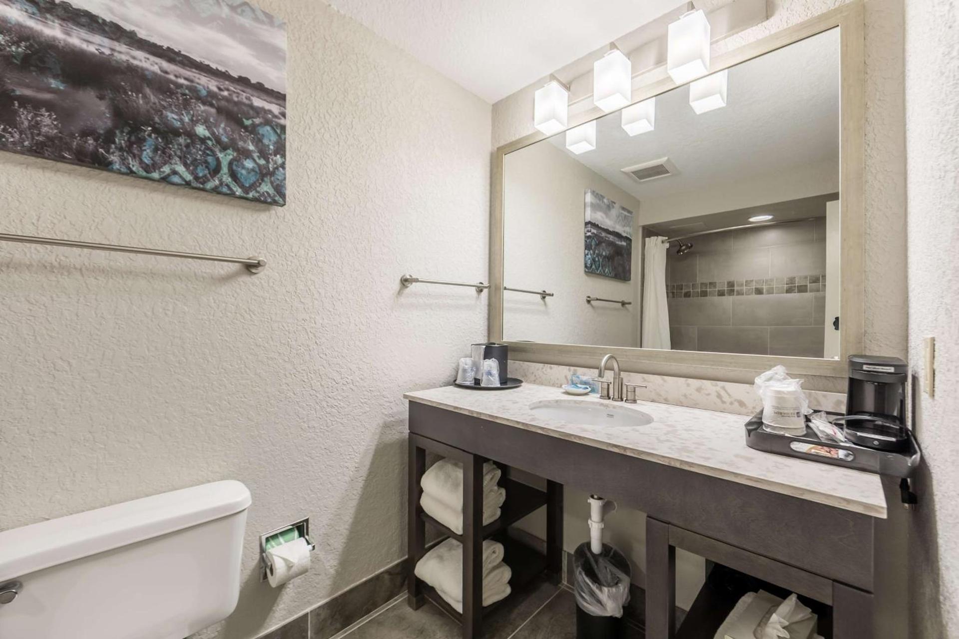 Best Western Plus Sebastian Hotel & Suites photo 67
