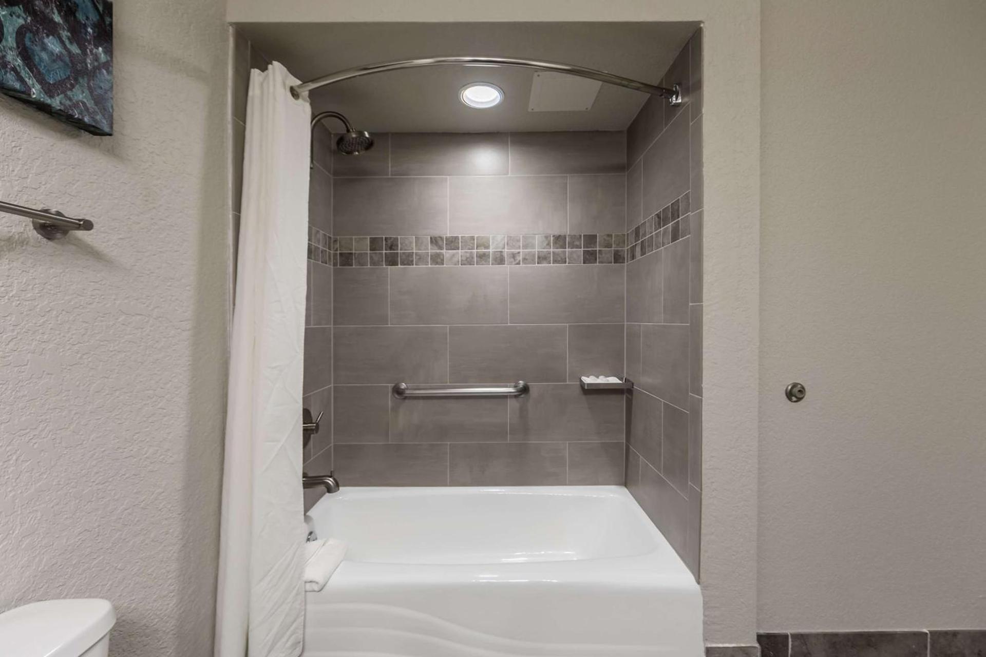 Best Western Plus Sebastian Hotel & Suites photo 64