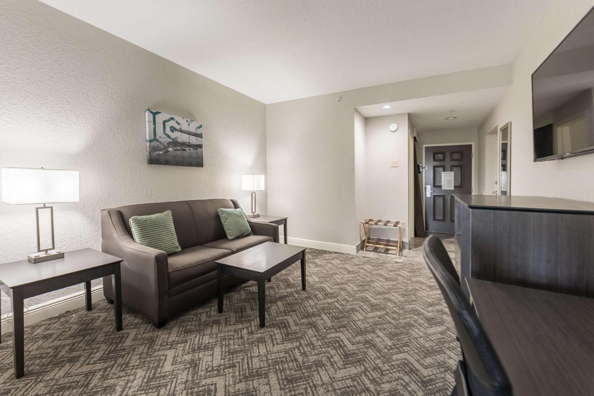 Best Western Plus Sebastian Hotel & Suites photo 56
