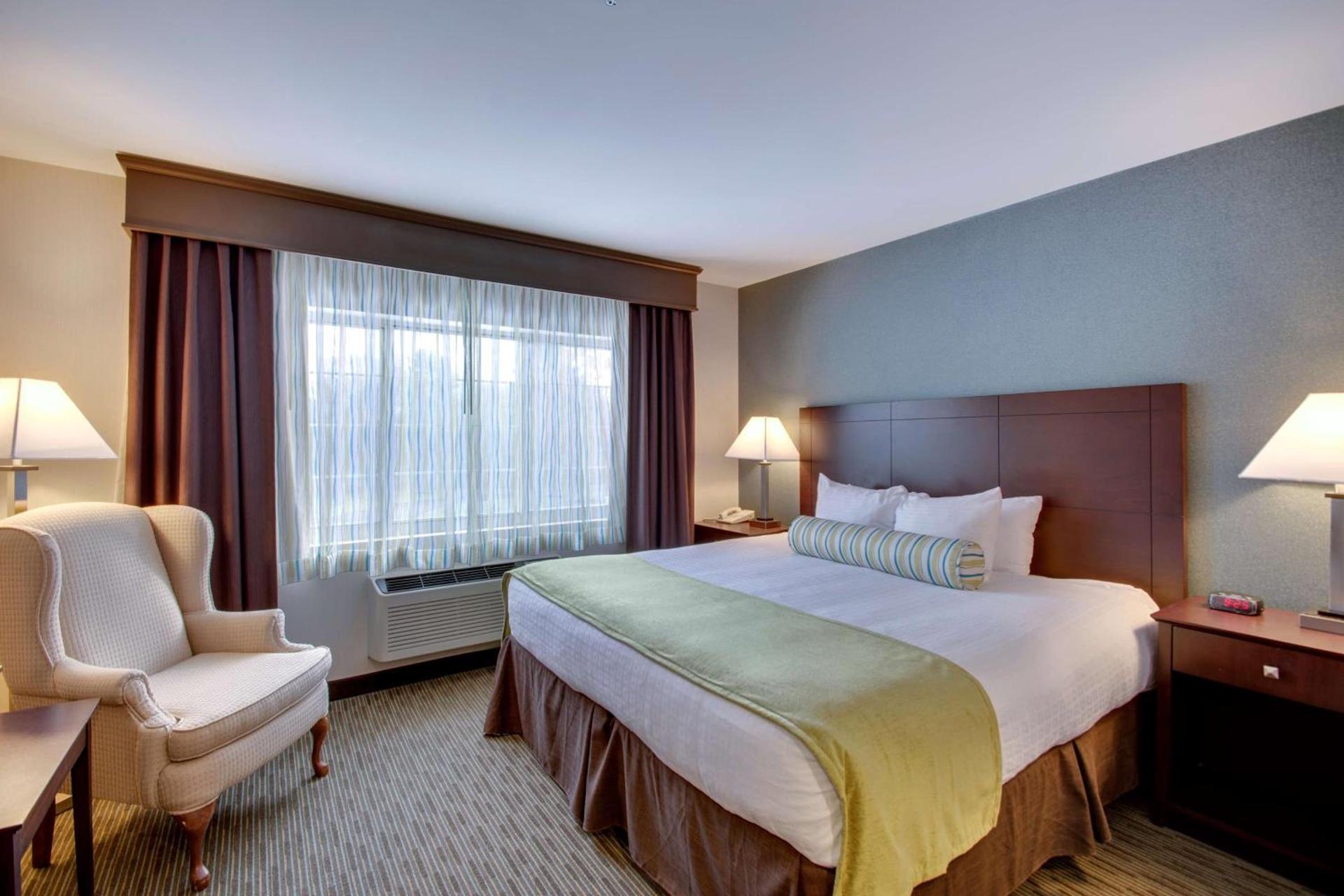Best Western Plus, The Inn at Hampton photo 23
