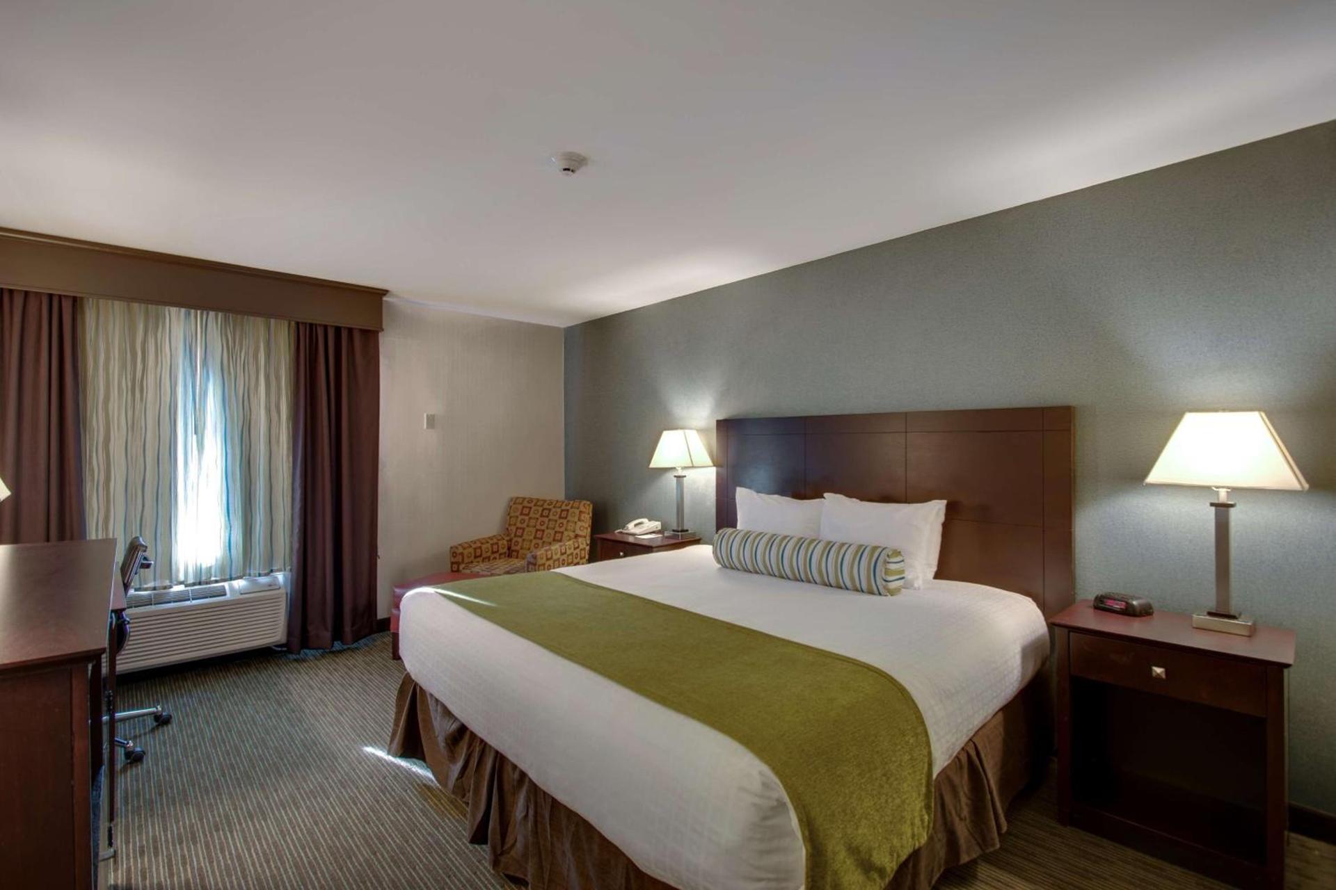 Best Western Plus, The Inn at Hampton photo 21