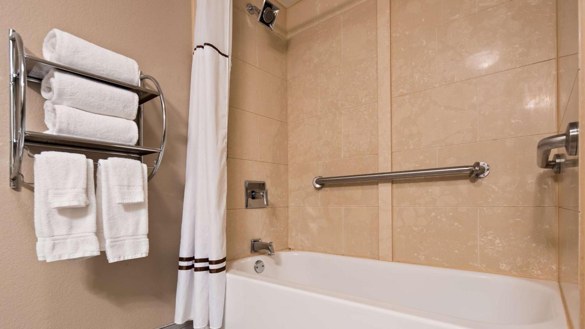 Best Western Plus Sunrise Inn photo 11