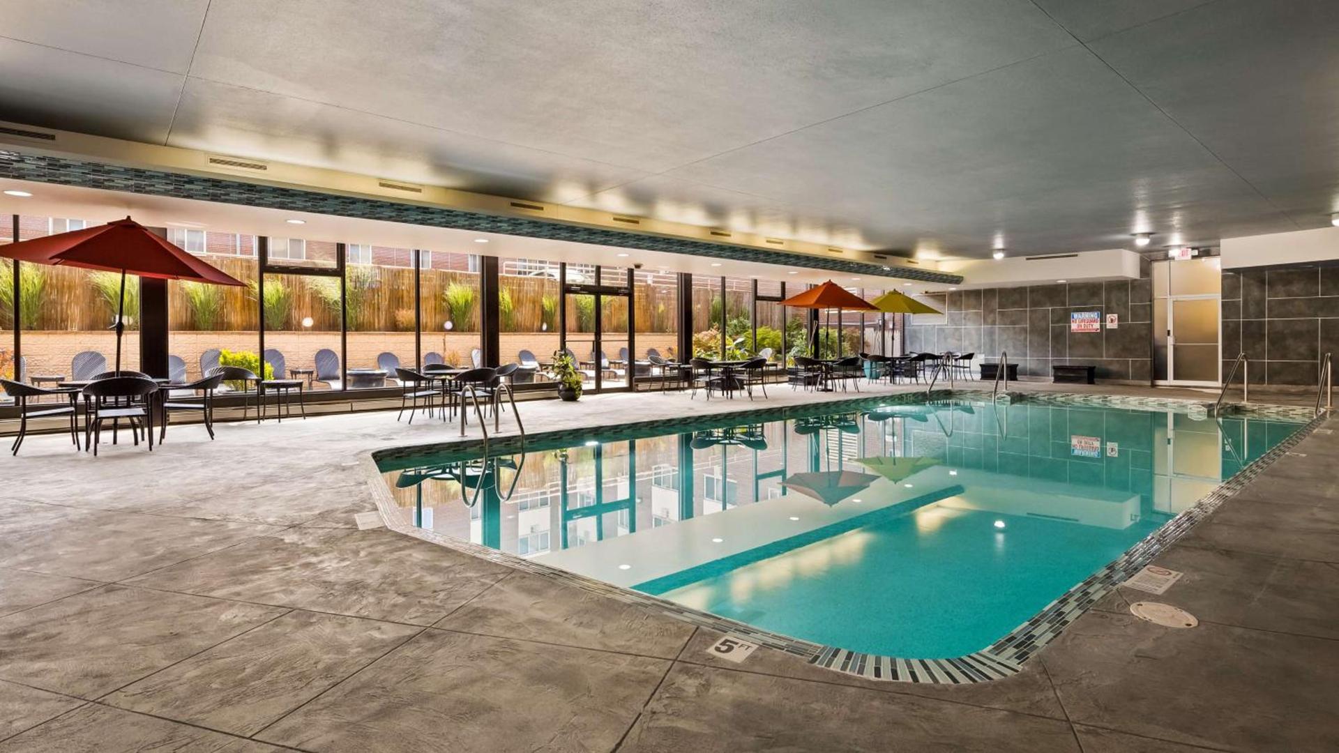 Best Western Plus Milwaukee West photo 68