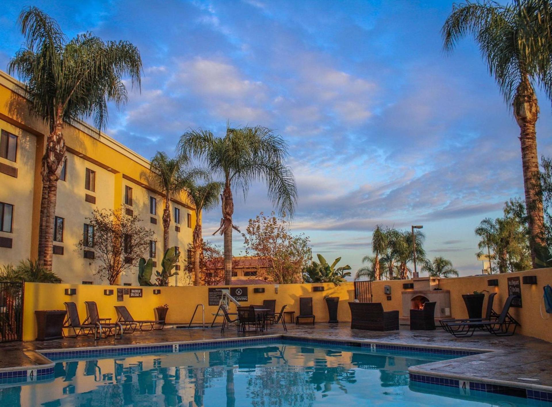 Best Western Plus Arrowhead Hotel photo 2
