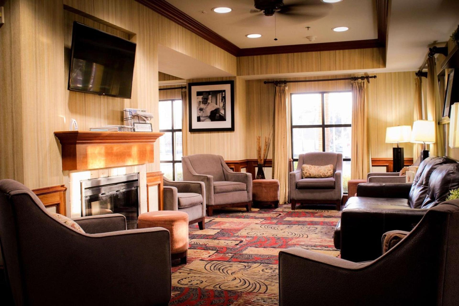 Best Western Plus Arrowhead Hotel photo 25