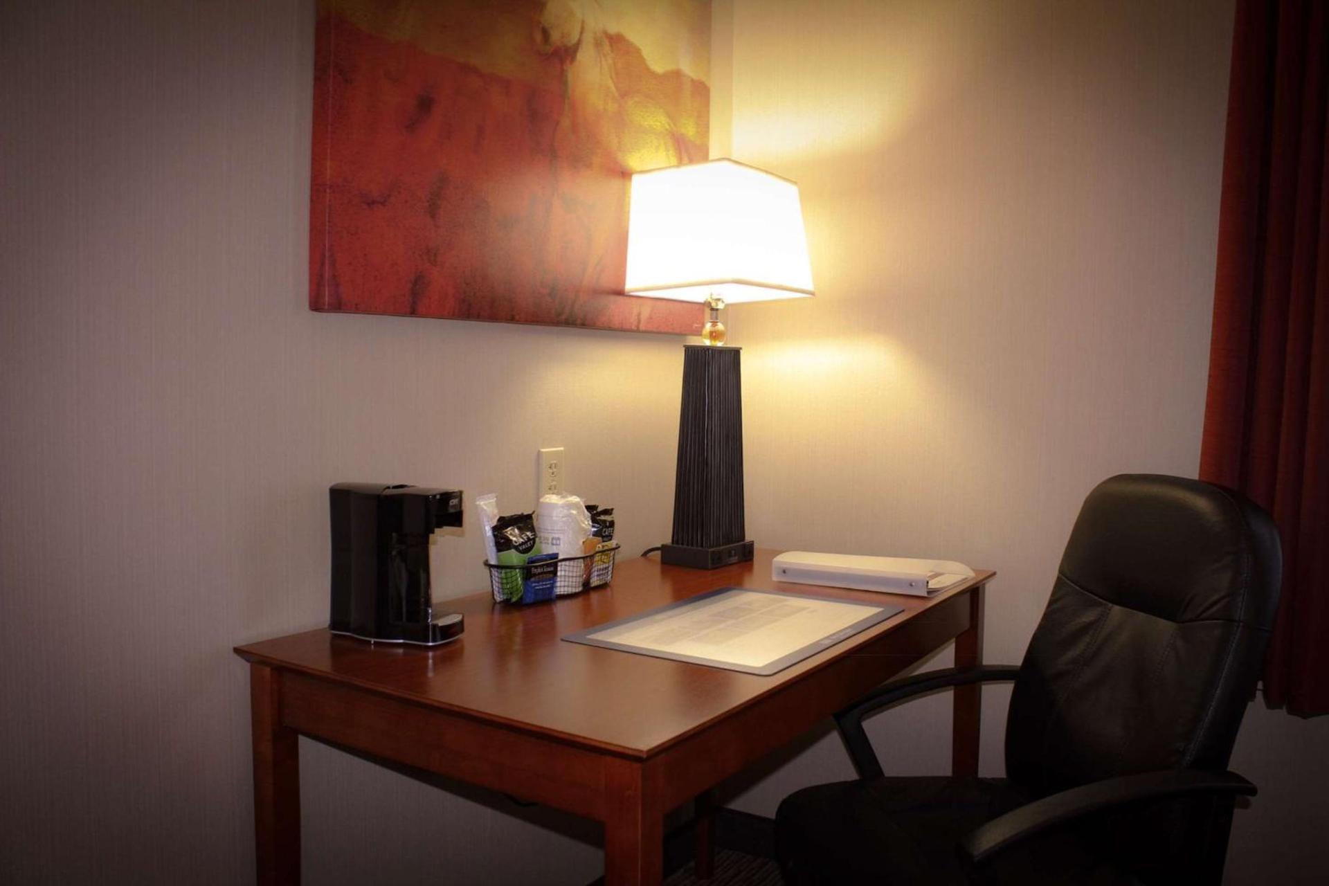 Best Western Plus Arrowhead Hotel photo 15
