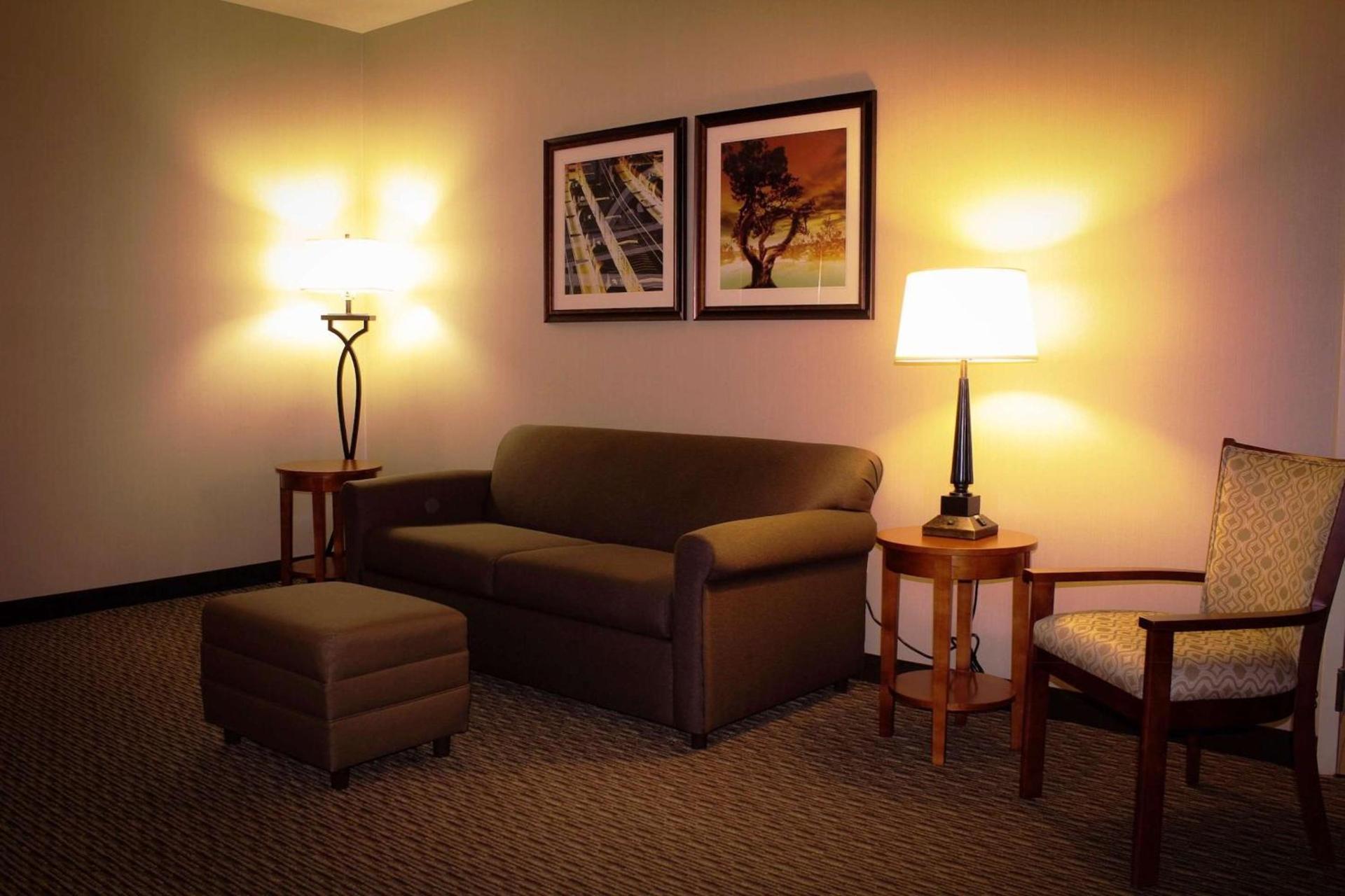 Best Western Plus Arrowhead Hotel photo 14
