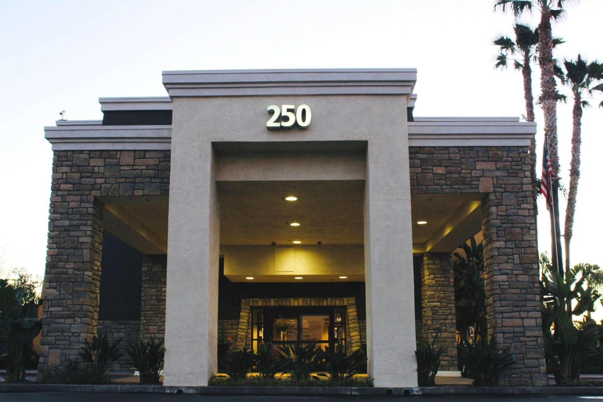 Best Western Plus Arrowhead Hotel photo 8