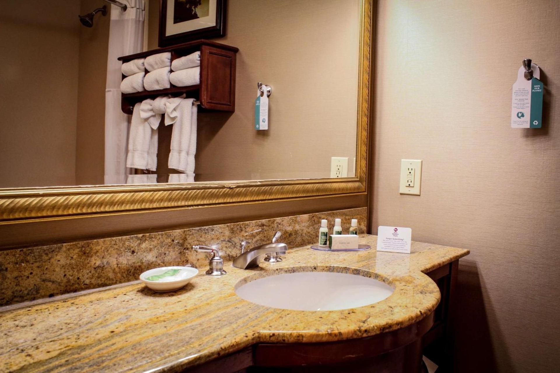 Best Western Plus Arrowhead Hotel photo 19