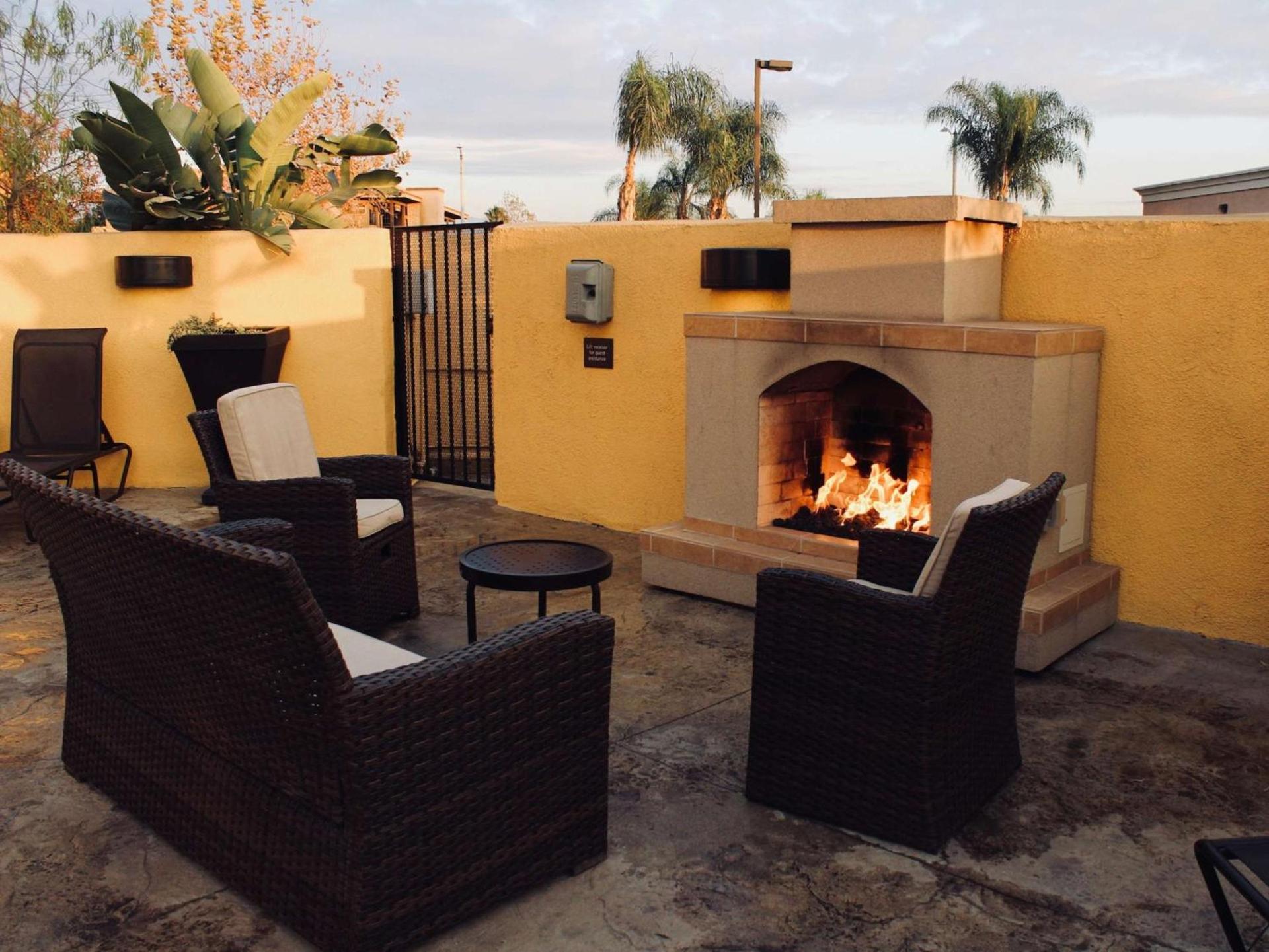 Best Western Plus Arrowhead Hotel photo 4