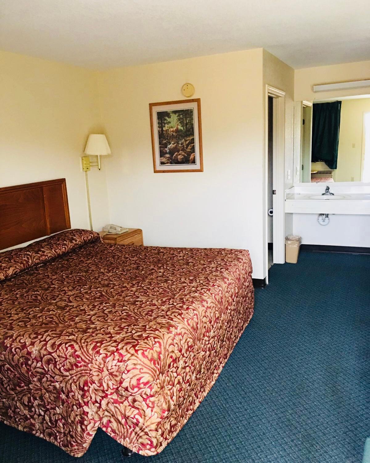 Rest Inn Motel photo 16