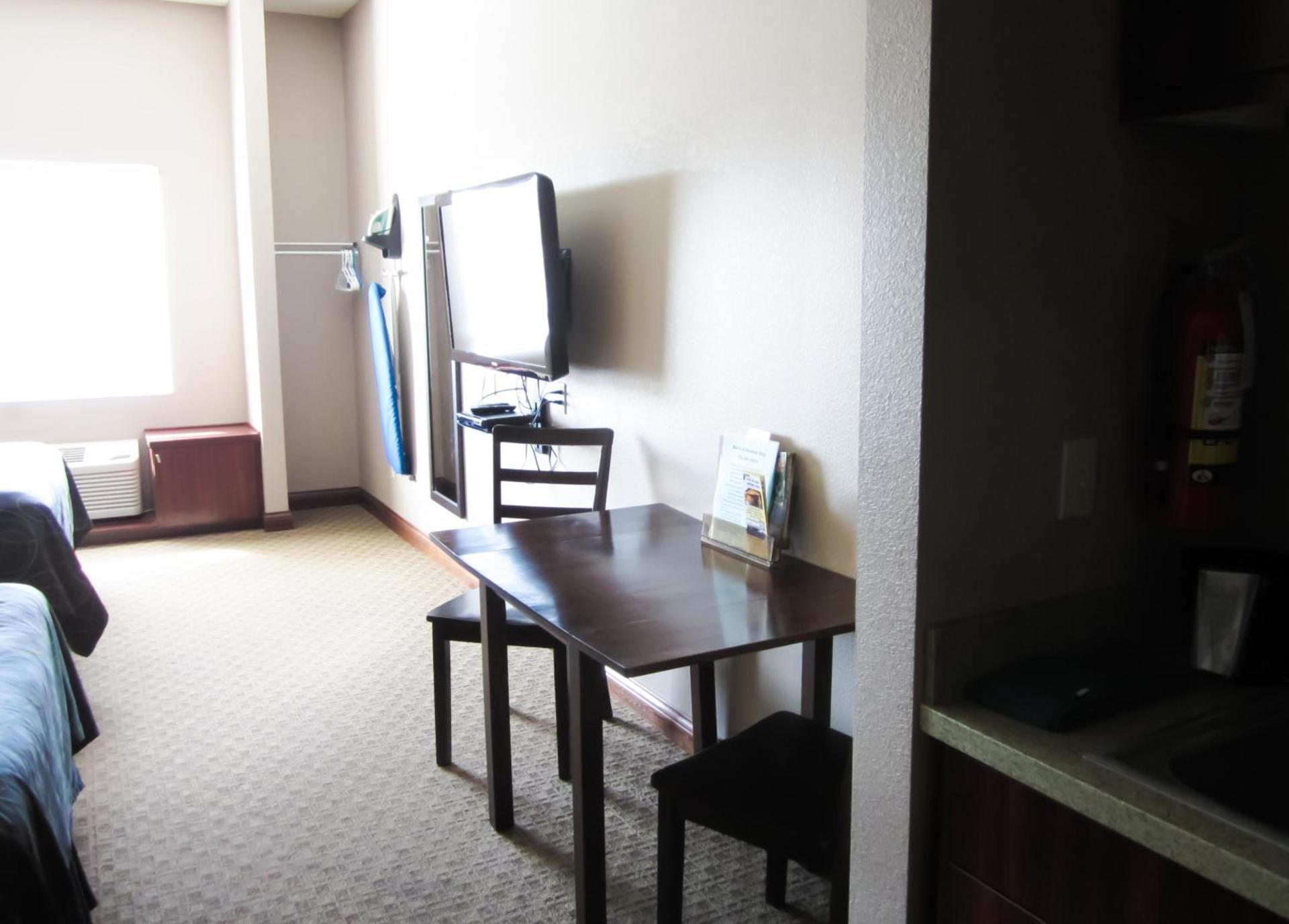 Bell's Extended Stay and Suites photo 3