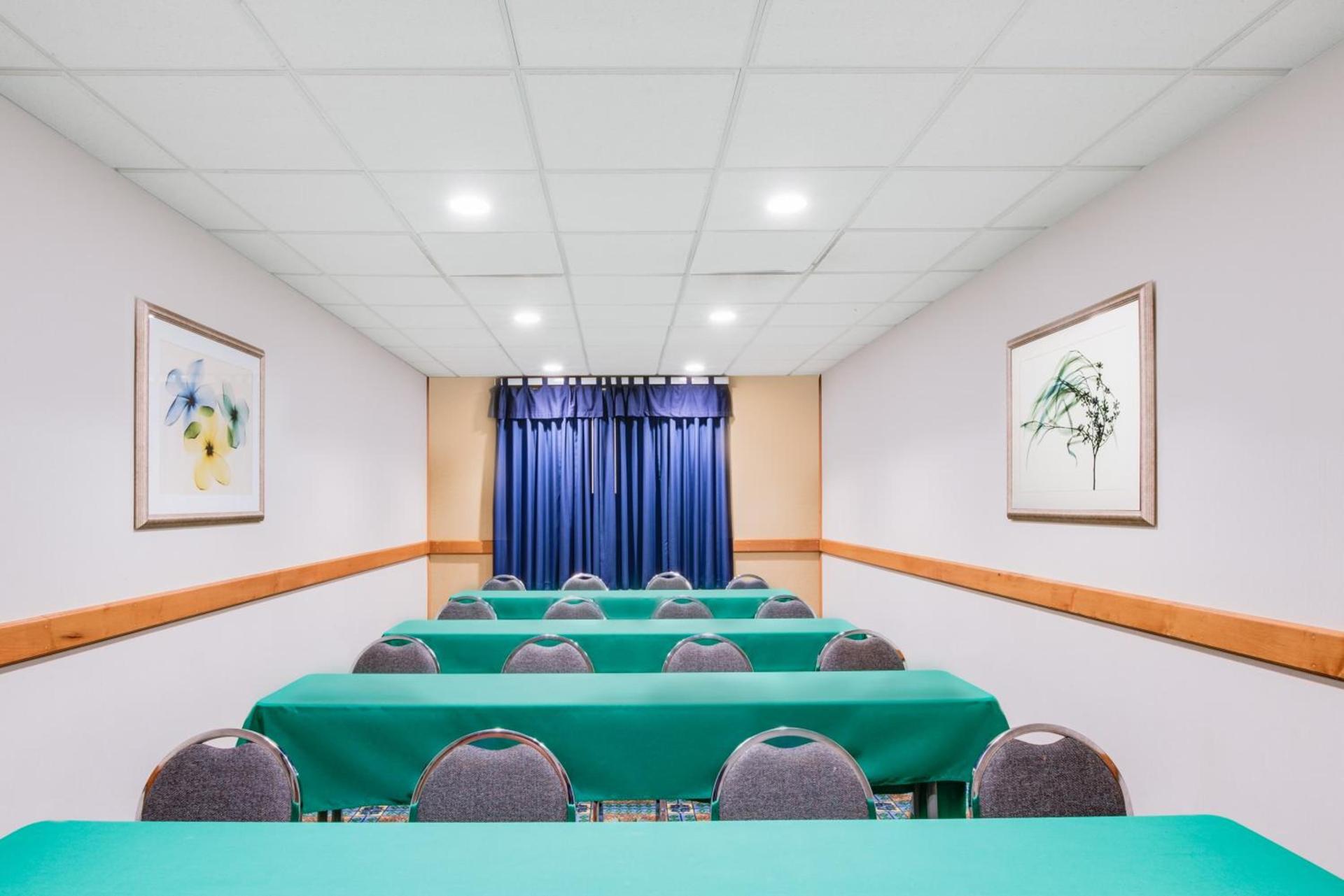 Wingate by Wyndham - York photo 18