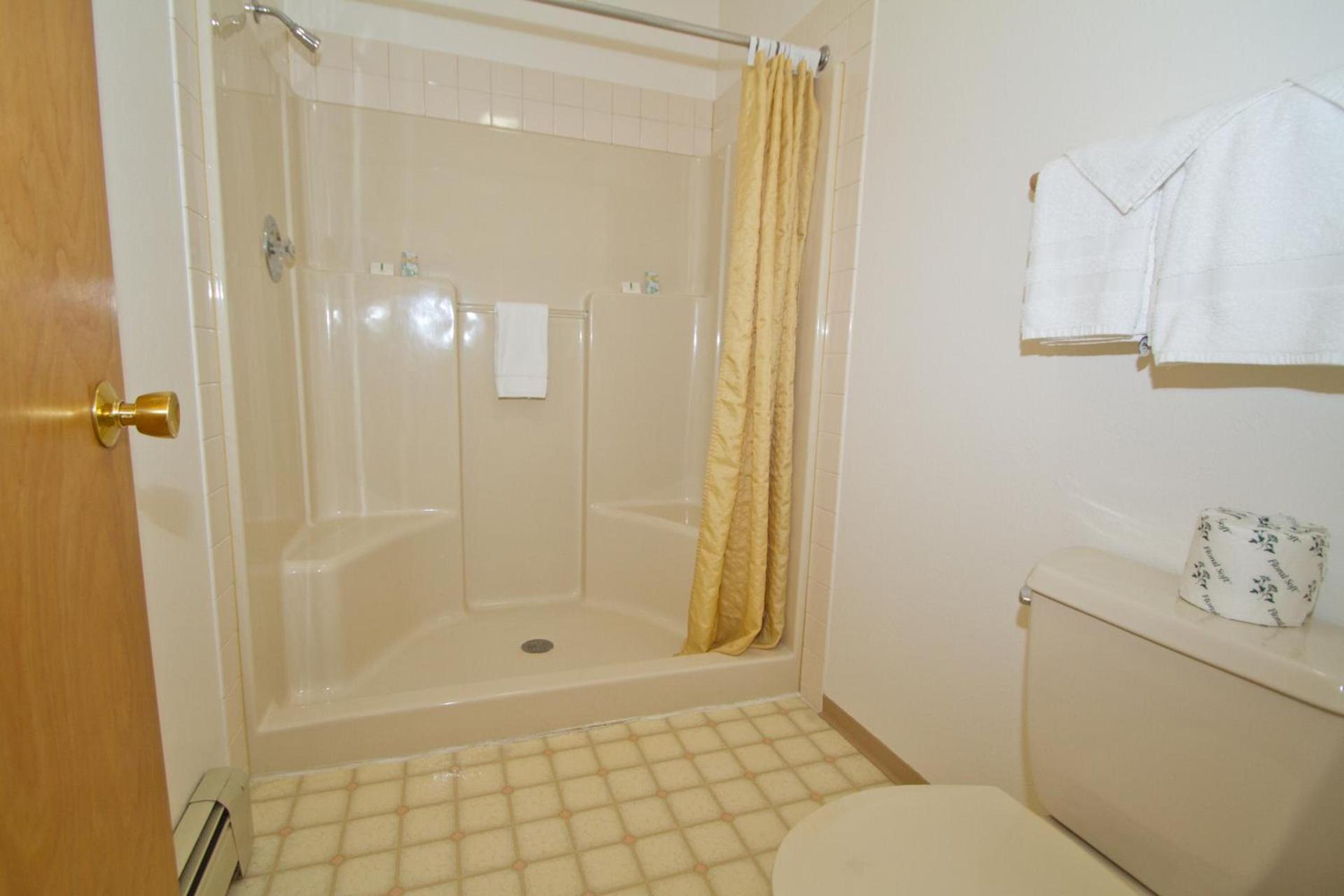 Brooks St. Motor Inn photo 22