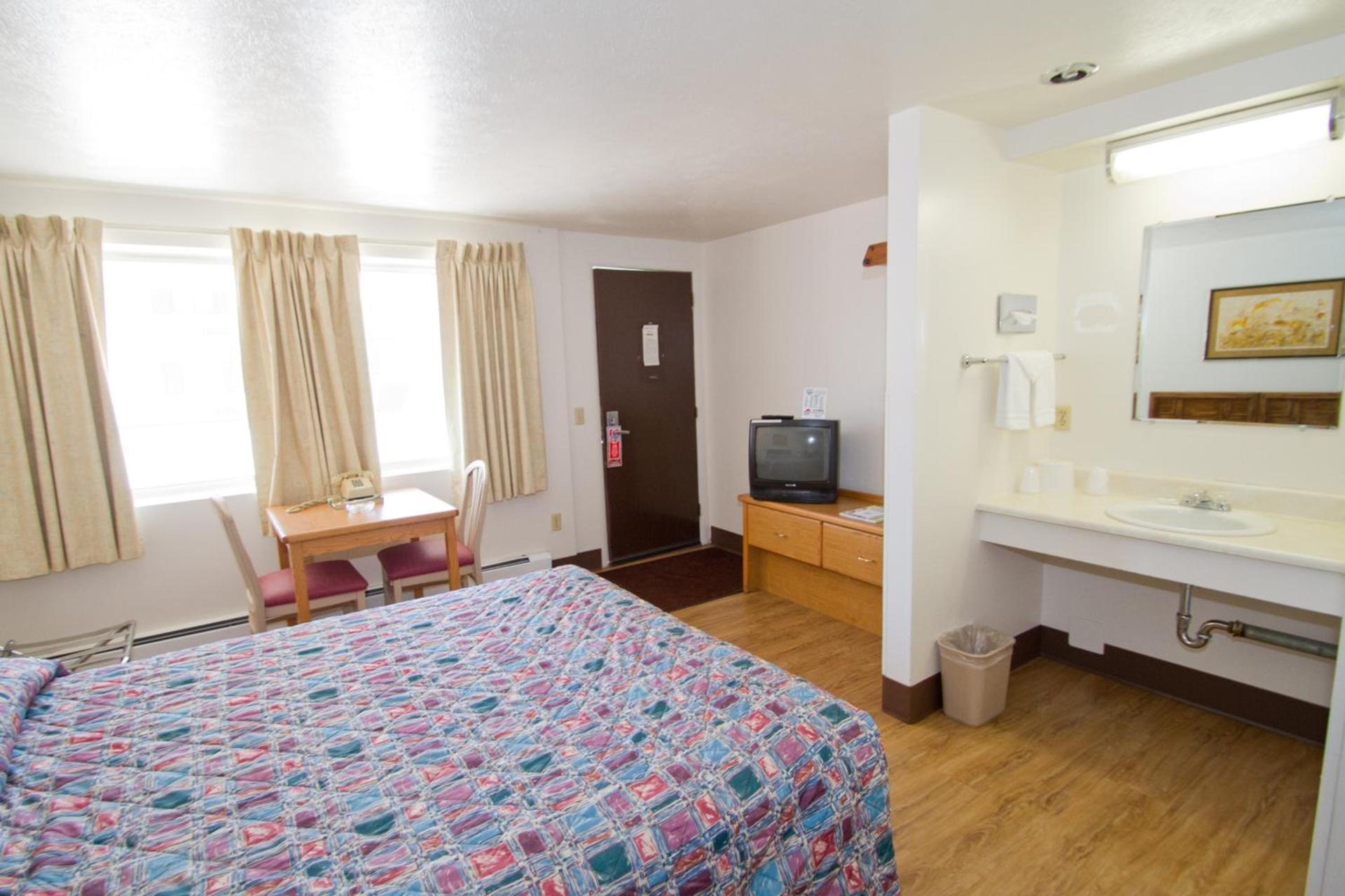 Brooks St. Motor Inn photo 16
