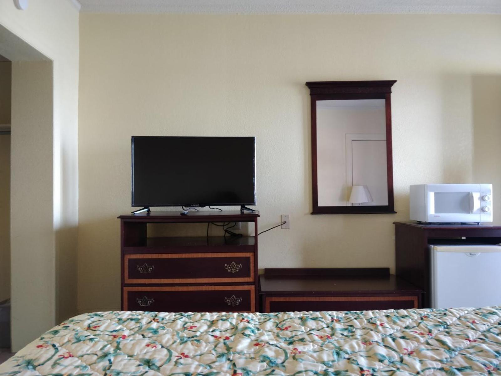 Motel 6 Williamston, NC - Highway 17 photo 16