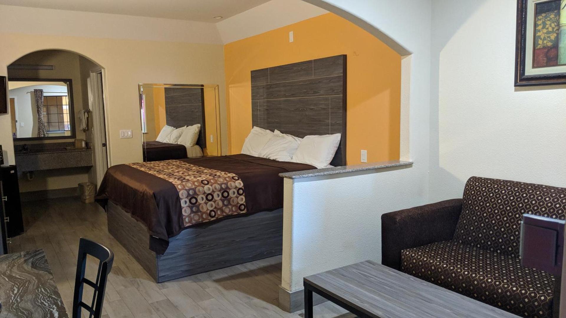Regency Inn and Suites Galena Park photo 4