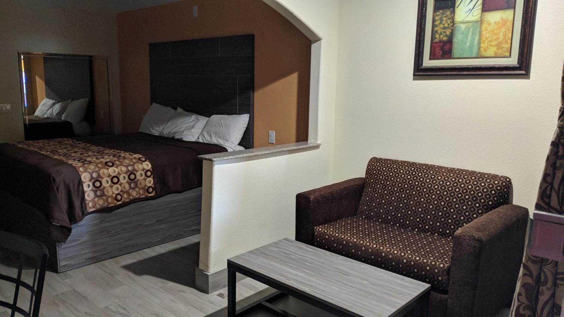 Regency Inn and Suites Galena Park photo 3