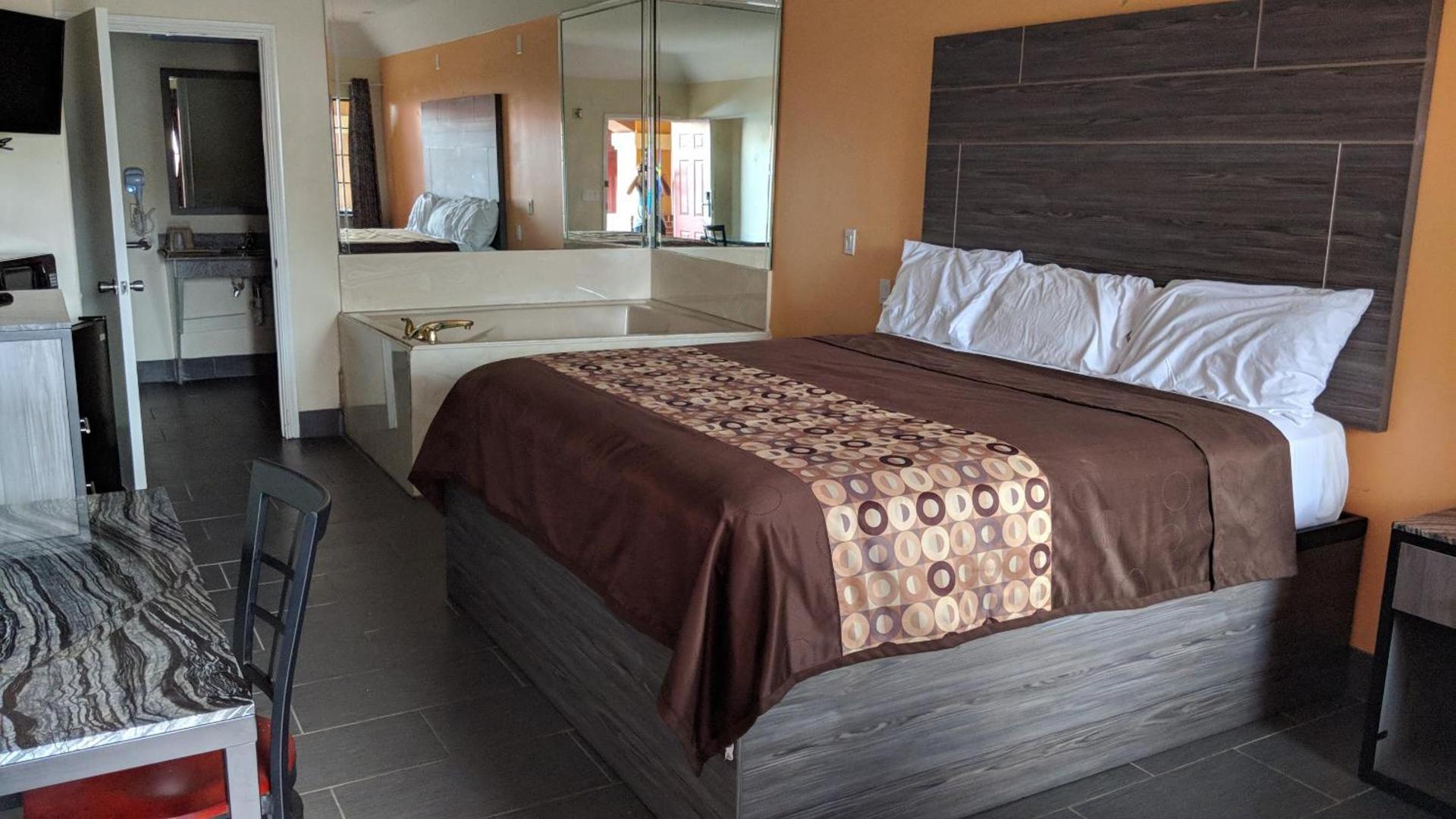 Regency Inn and Suites Galena Park photo 2