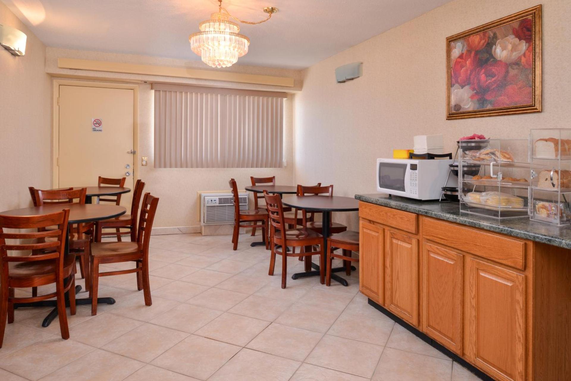 Americas Best Value Inn-Pittsburgh Airport photo 6