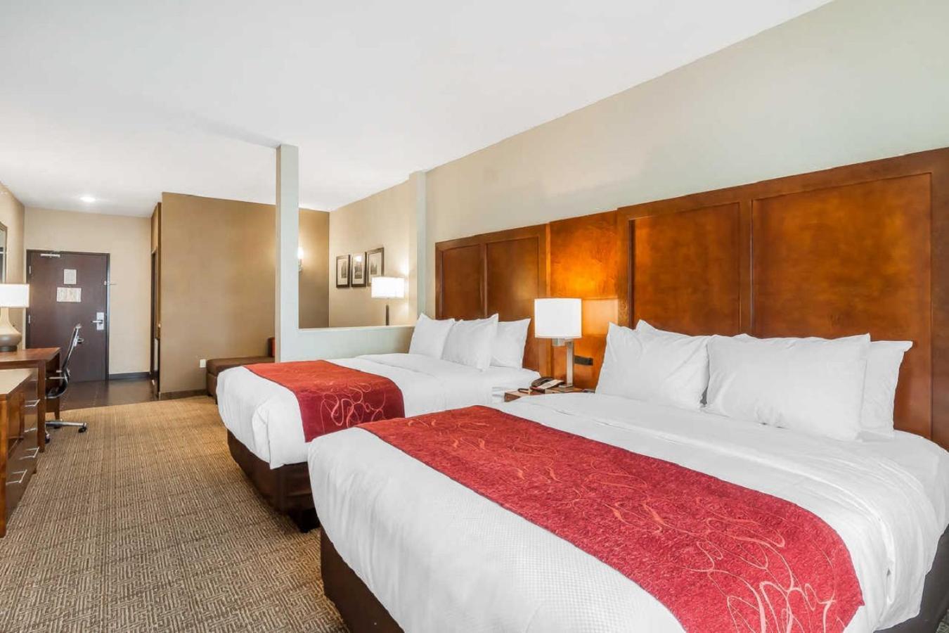 Comfort Suites photo 48