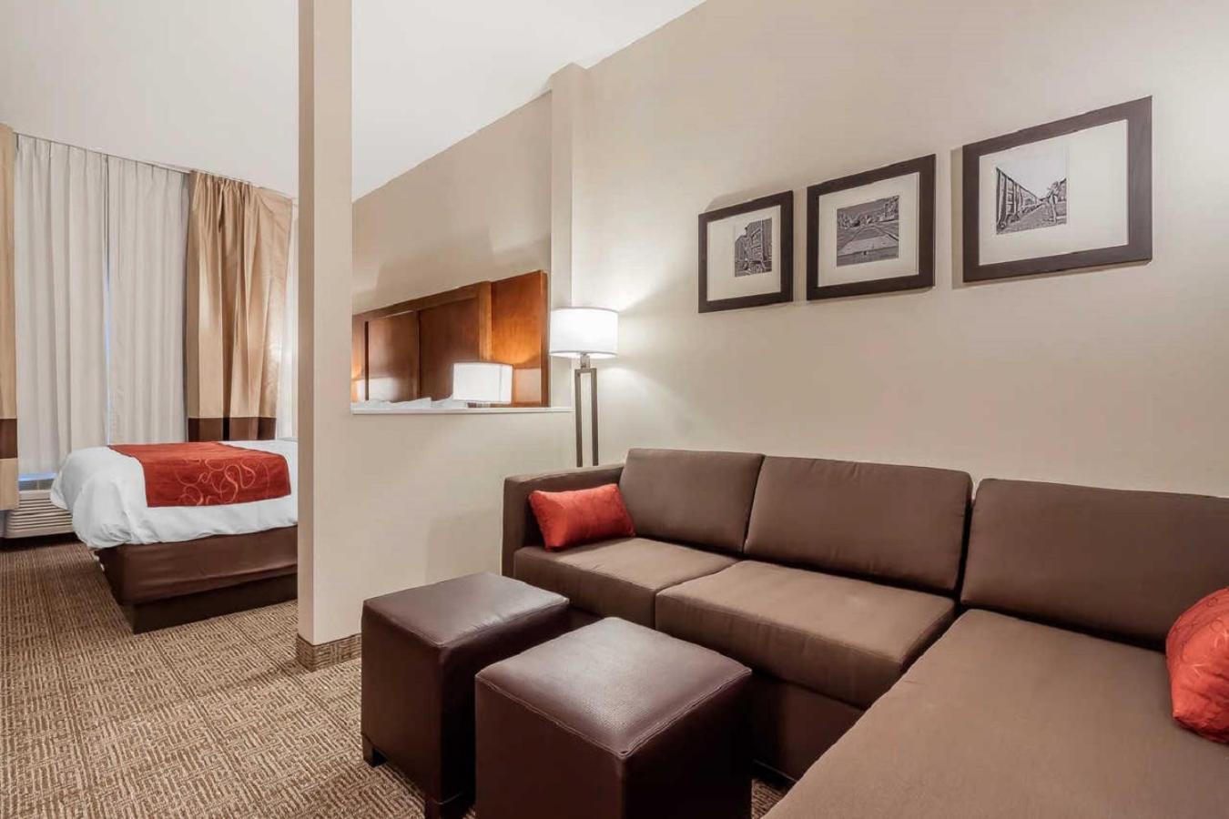 Comfort Suites photo 57
