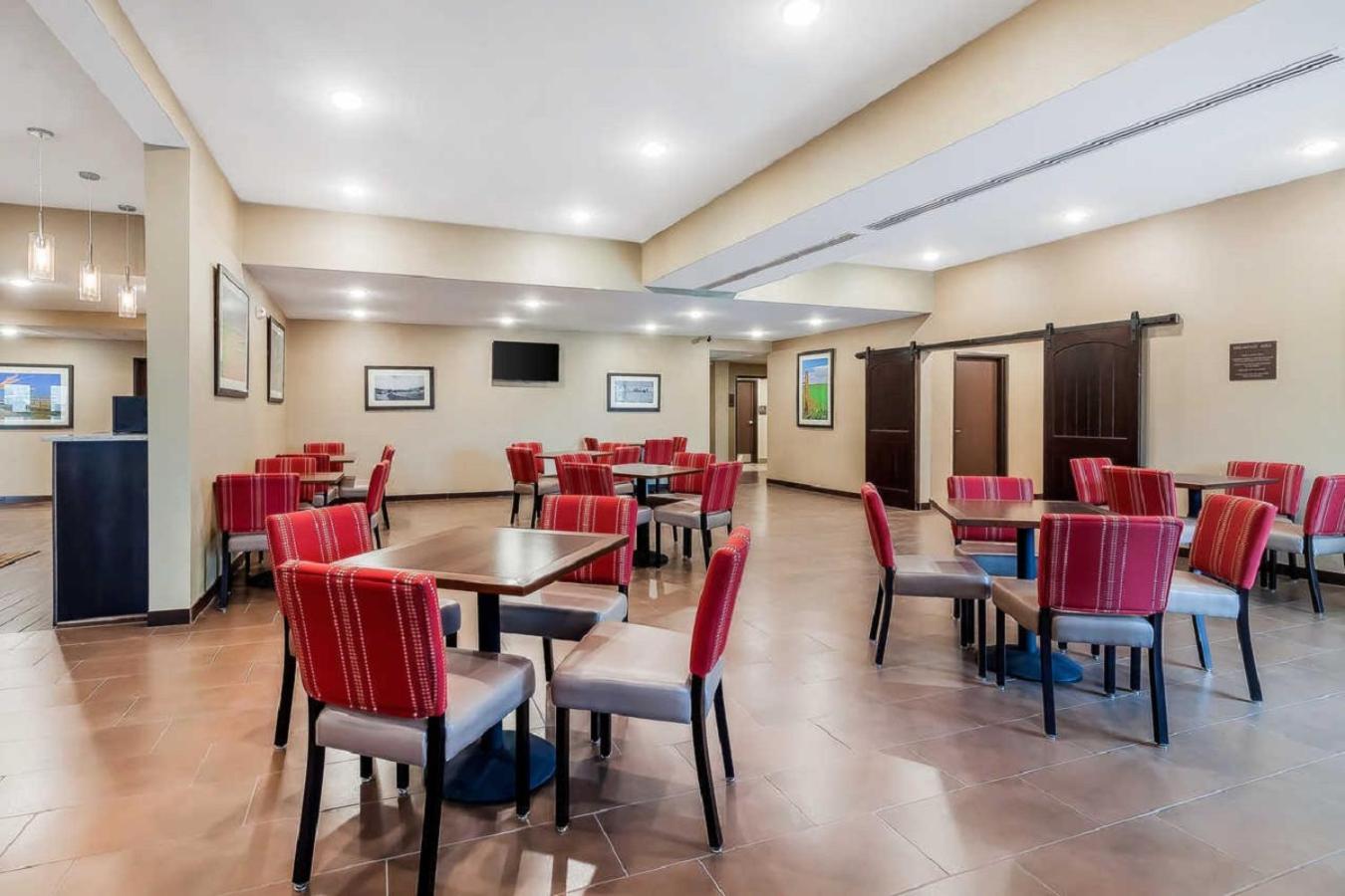 Comfort Suites photo 64