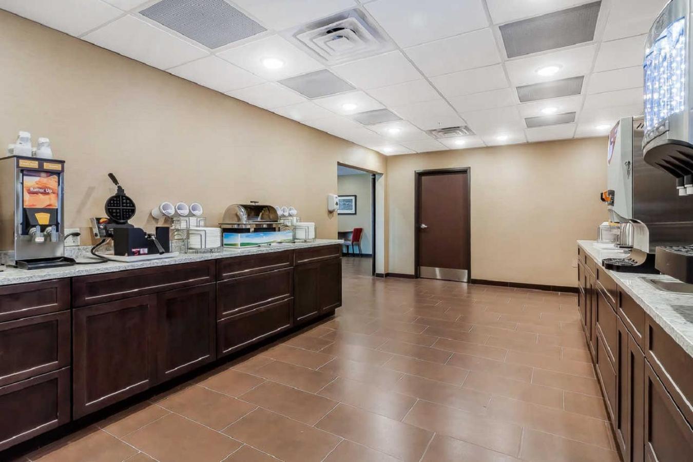 Comfort Suites photo 66