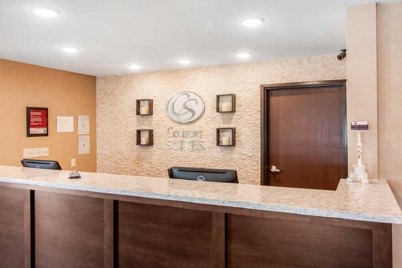 Comfort Suites photo 73