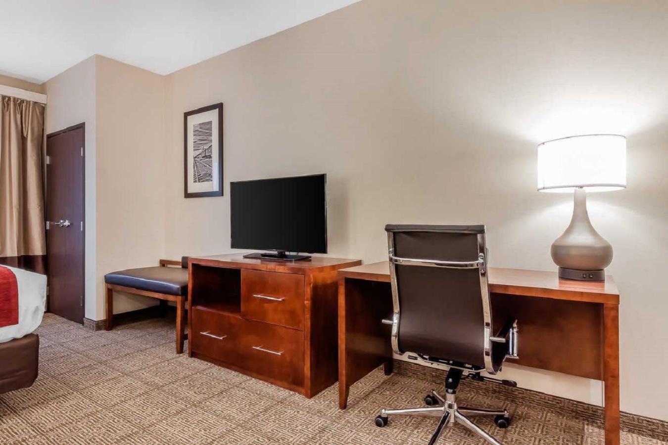 Comfort Suites photo 72