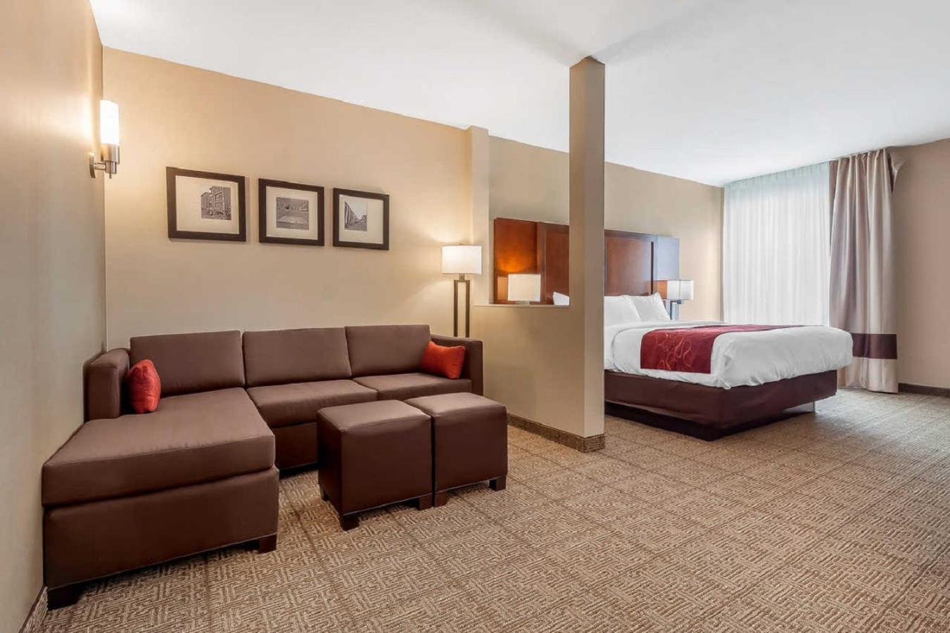 Comfort Suites photo 71