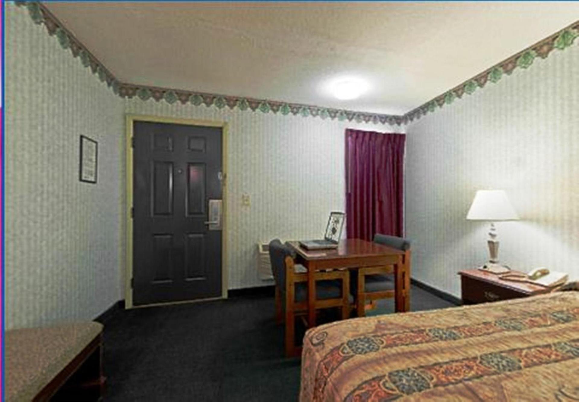 Americas Best Value Inn Anderson SC photo 13