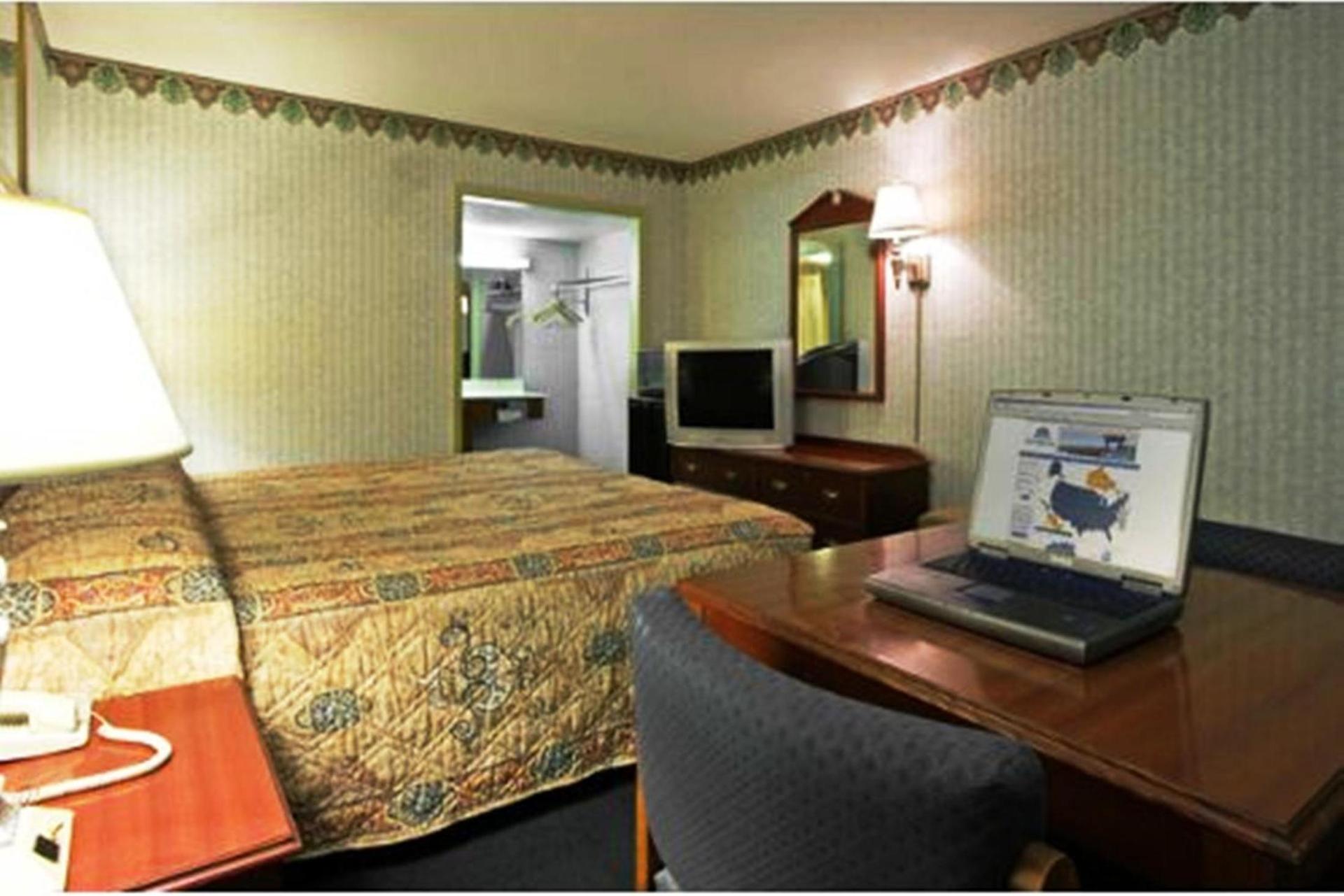 Americas Best Value Inn Anderson SC photo 16