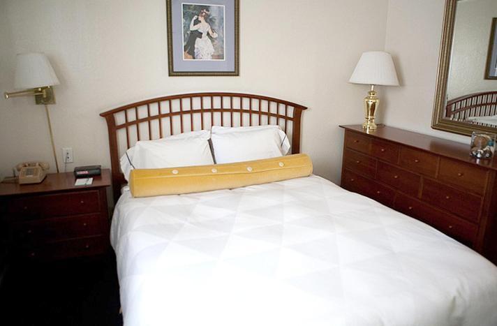 Coral Reef Inn & Condo Suites photo 3